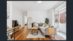 Randwick Luxury 2 Bed Apt with Parking & Study Desks, Sydney